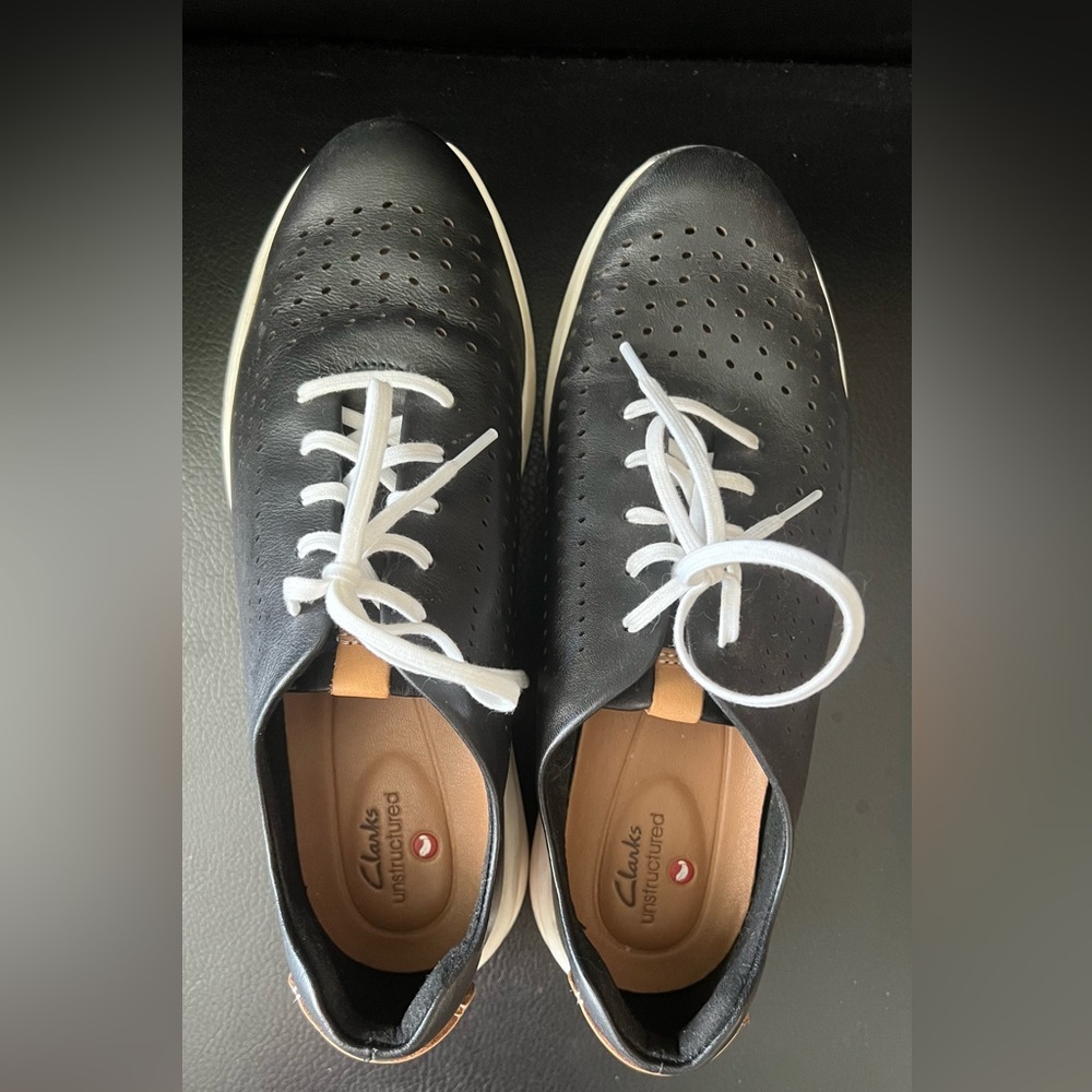 GUC Clarks Black Walking Shoes Size 7.5